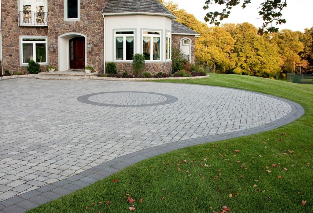 Driveway with Circular Inset- EP Henry