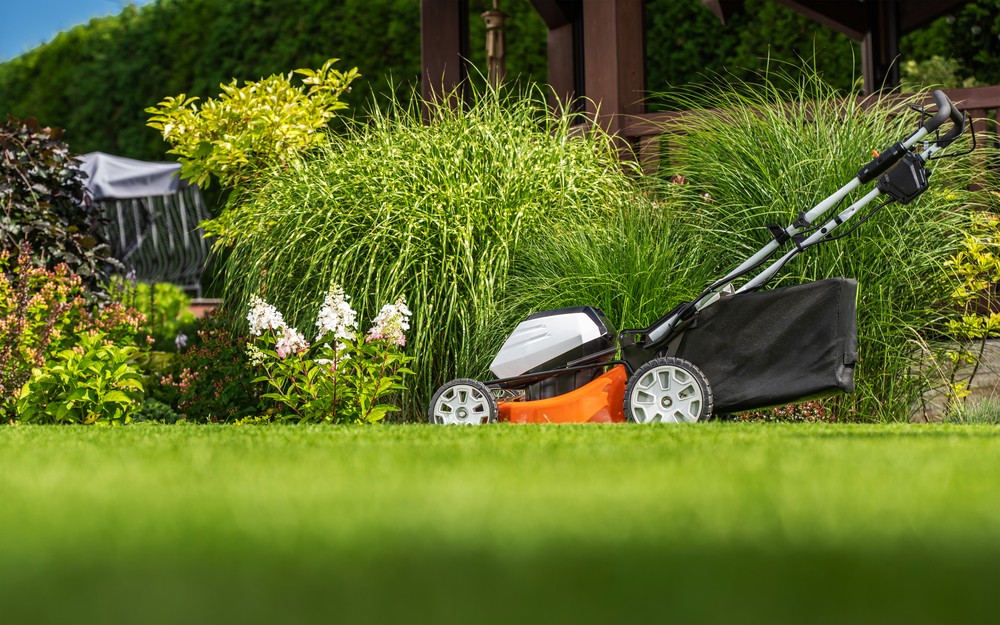 7 Benefits Of Using Battery-Powered Outdoor Equipment For Landscaping