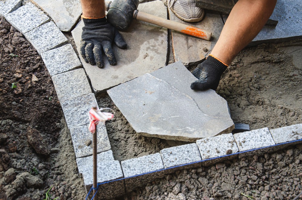 How Choosing The Right Hardscaping Tools Can Improve Efficiency And Productivity