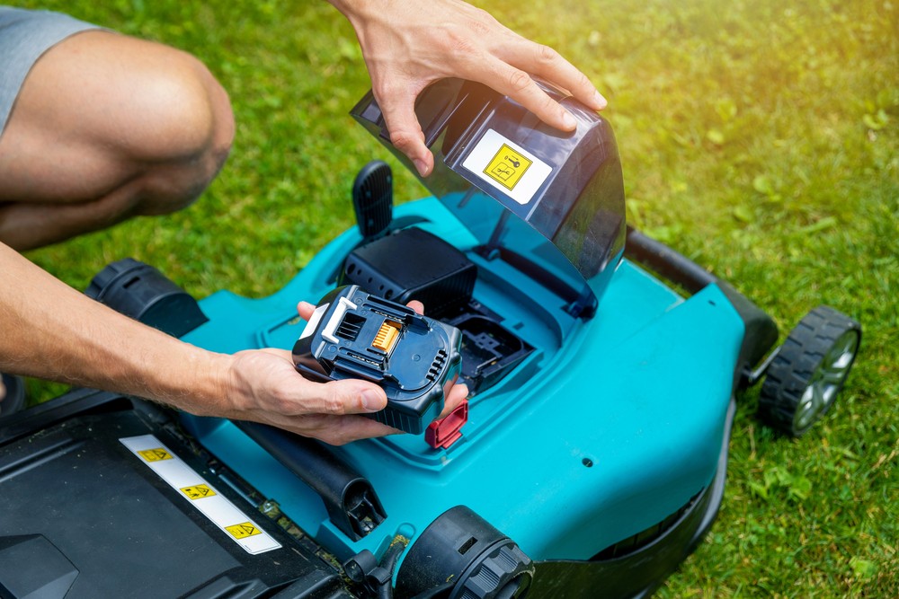 What You Should Know About Charging Battery-Powered Outdoor Tools